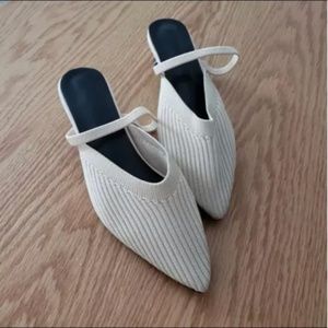 Pointed mid heels sandals